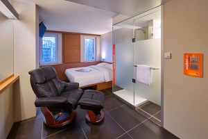 219. 07_easyhotel_businessroom_tmb